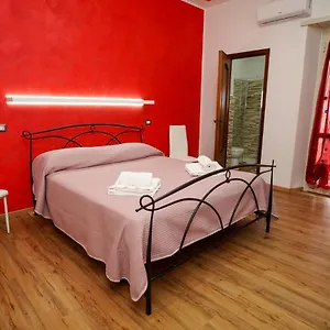 https://casa-mercy.taorminaitalyhotels.com